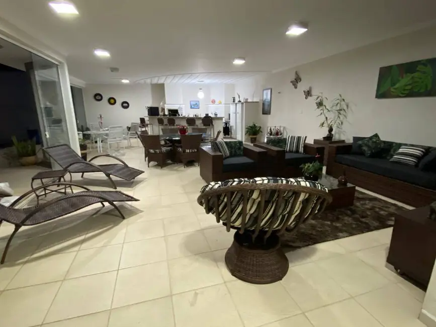 Foto 2 de Casa de Condomínio com 4 quartos para alugar, 491m2 em Jardim Fazenda Rincão, Aruja - SP