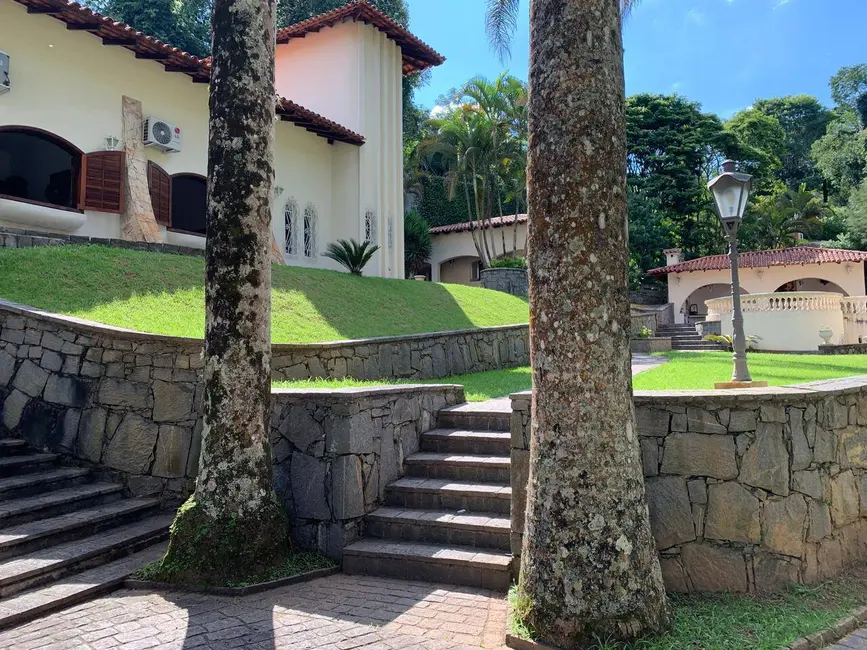 Casa de Condomínio com 4 quartos à venda, 1860m2 em Aruja - SP - imagem 2 Foto 2 de Casa de Condomínio com 4 quartos à venda, 1860m2 em Aruja - SP