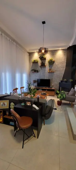 Casa de Condomínio com 4 quartos à venda, 300m2 em Aruja - SP - imagem 4 Foto 4 de Casa de Condomínio com 4 quartos à venda, 300m2 em Aruja - SP