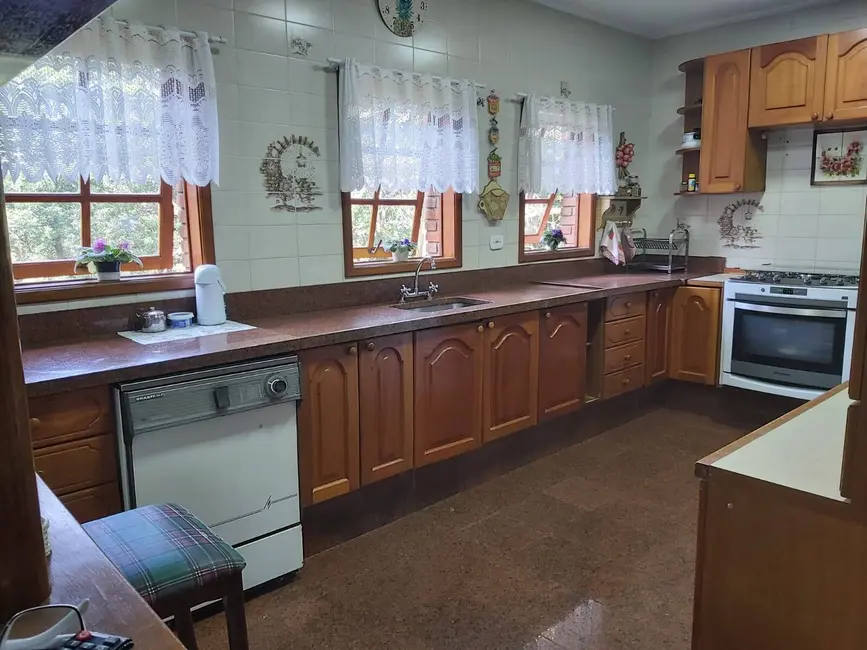 Casa de Condomínio com 3 quartos à venda, 1080m2 em Arujázinho I, II e III, Aruja - SP - imagem 6 Foto 6 de Casa de Condomínio com 3 quartos à venda, 1080m2 em Arujázinho I, II e III, Aruja - SP