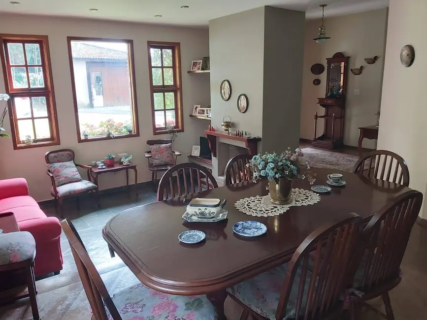 Casa de Condomínio com 3 quartos à venda, 1080m2 em Arujázinho I, II e III, Aruja - SP - imagem 8 Foto 8 de Casa de Condomínio com 3 quartos à venda, 1080m2 em Arujázinho I, II e III, Aruja - SP