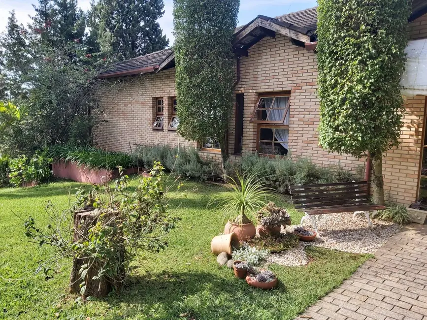 Casa de Condomínio com 3 quartos à venda, 1080m2 em Arujázinho I, II e III, Aruja - SP - imagem 3 Foto 3 de Casa de Condomínio com 3 quartos à venda, 1080m2 em Arujázinho I, II e III, Aruja - SP