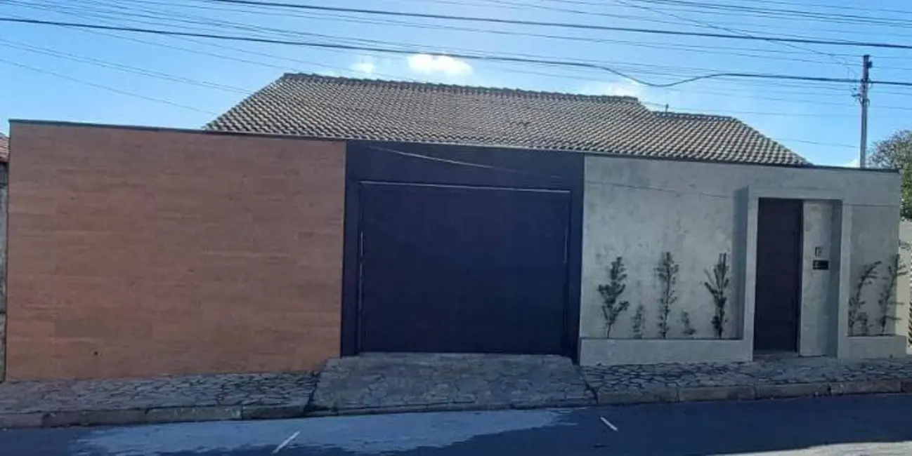 Foto 2 de Casa com 4 quartos à venda, 300m2 em Barbosas, Aruja - SP