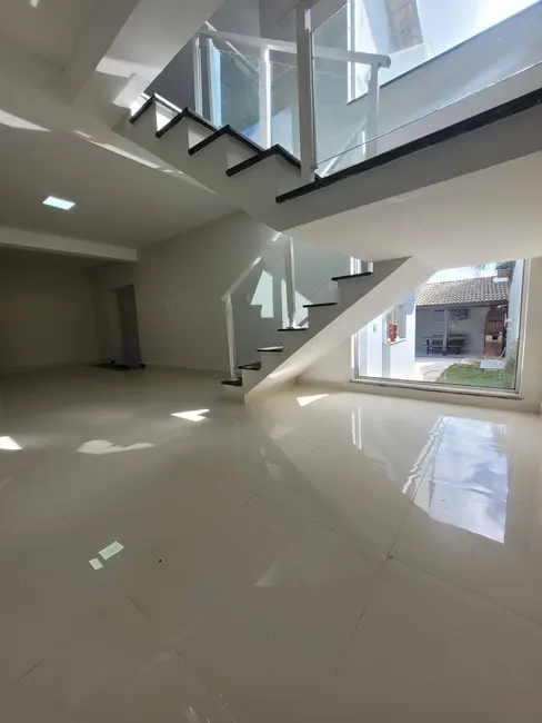 Foto 3 de Casa com 4 quartos à venda, 300m2 em Barbosas, Aruja - SP