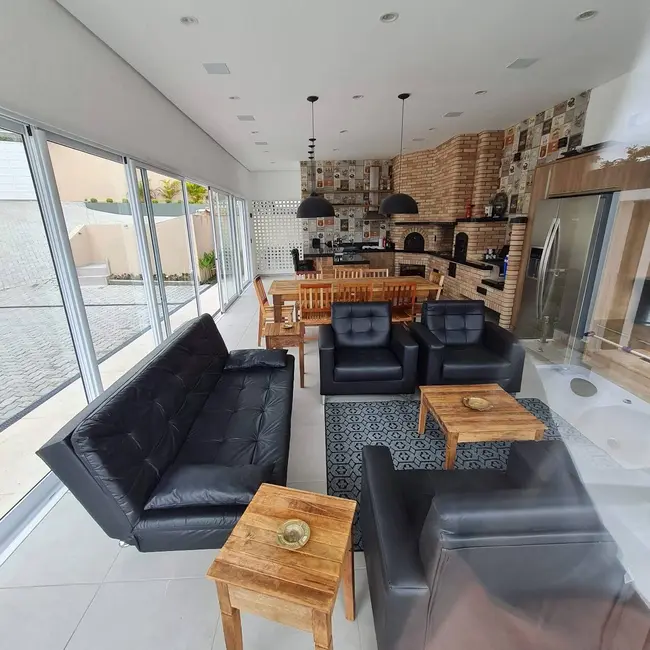 Casa com 3 quartos à venda e para alugar, 2500m2 em Santa Isabel - SP - imagem 4 Foto 4 de Casa com 3 quartos à venda e para alugar, 2500m2 em Santa Isabel - SP