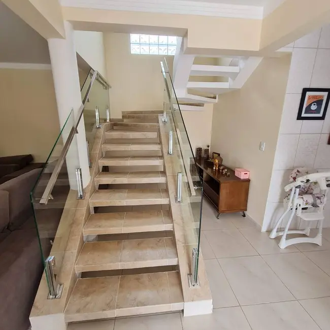 Casa com 3 quartos à venda e para alugar, 2500m2 em Santa Isabel - SP - imagem 8 Foto 8 de Casa com 3 quartos à venda e para alugar, 2500m2 em Santa Isabel - SP