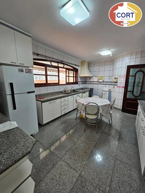 Foto 4 de Casa com 3 quartos para alugar, 600m2 em Aruja - SP