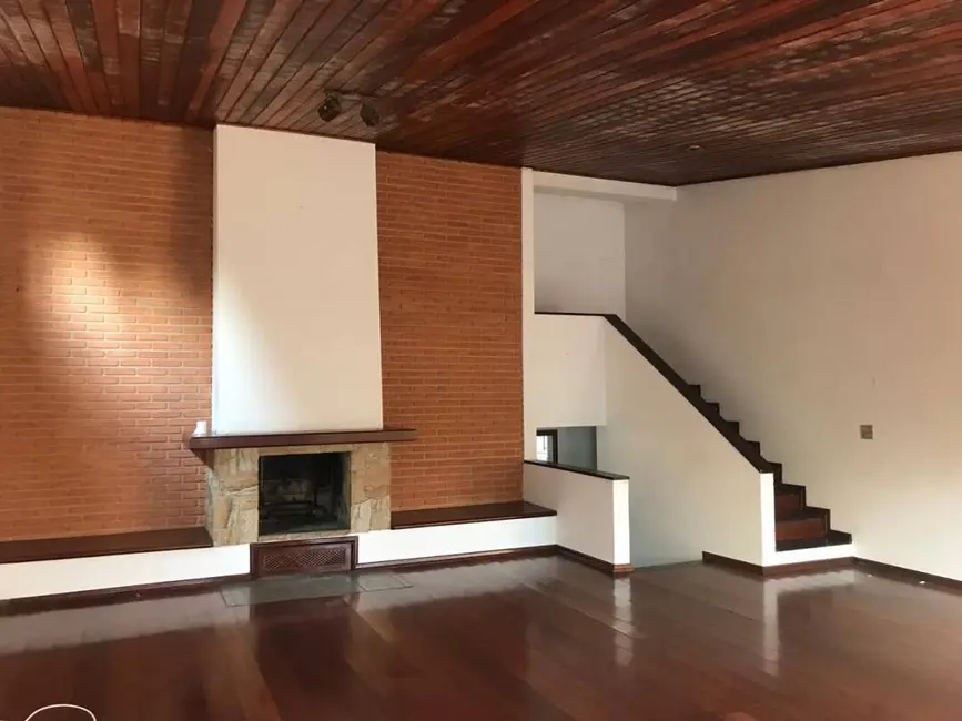 Casa de Condomínio com 3 quartos para alugar, 280m2 em Jardim das Cerejeiras, Aruja - SP - imagem 6 Foto 6 de Casa de Condomínio com 3 quartos para alugar, 280m2 em Jardim das Cerejeiras, Aruja - SP