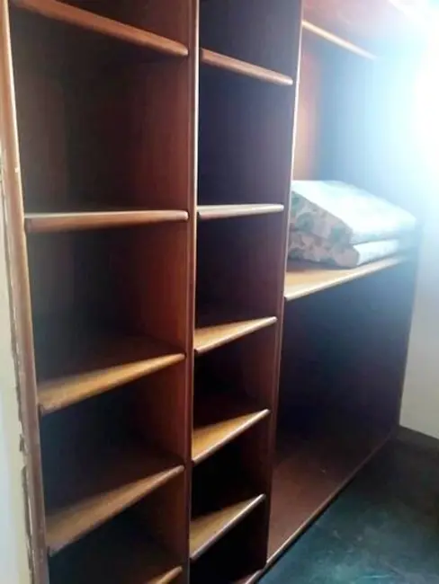 Casa de Condomínio com 3 quartos para alugar, 280m2 em Jardim das Cerejeiras, Aruja - SP - imagem 9 Foto 9 de Casa de Condomínio com 3 quartos para alugar, 280m2 em Jardim das Cerejeiras, Aruja - SP