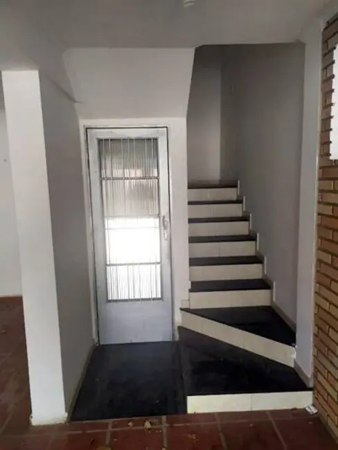 Casa de Condomínio com 3 quartos para alugar, 280m2 em Jardim das Cerejeiras, Aruja - SP - imagem 7 Foto 7 de Casa de Condomínio com 3 quartos para alugar, 280m2 em Jardim das Cerejeiras, Aruja - SP