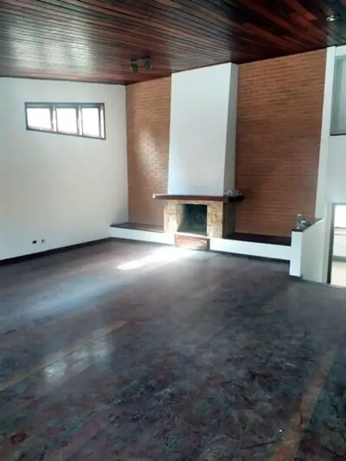 Casa de Condomínio com 3 quartos para alugar, 280m2 em Jardim das Cerejeiras, Aruja - SP - imagem 5 Foto 5 de Casa de Condomínio com 3 quartos para alugar, 280m2 em Jardim das Cerejeiras, Aruja - SP