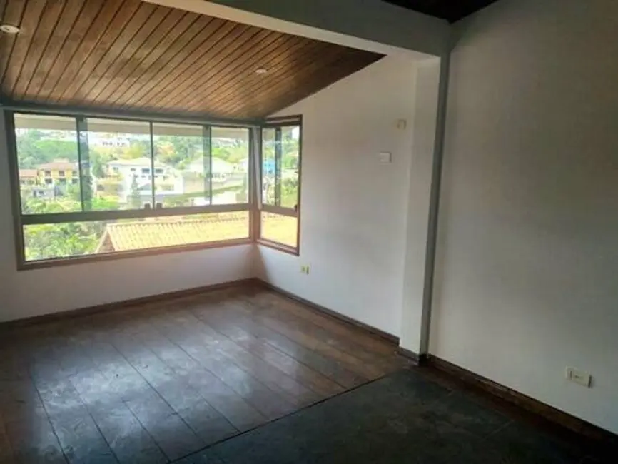Casa de Condomínio com 3 quartos para alugar, 280m2 em Jardim das Cerejeiras, Aruja - SP - imagem 8 Foto 8 de Casa de Condomínio com 3 quartos para alugar, 280m2 em Jardim das Cerejeiras, Aruja - SP
