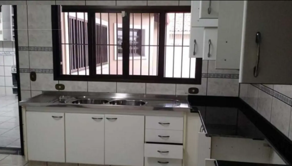 Foto 9 de Casa com 3 quartos para alugar, 1000m2 em Jardim Planalto, Aruja - SP