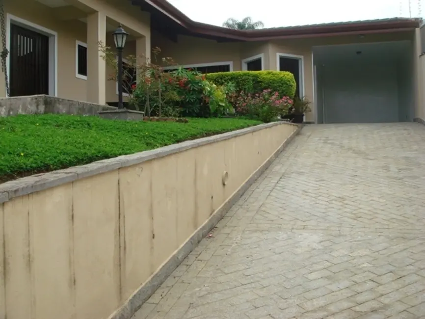 Foto 3 de Casa com 3 quartos para alugar, 1000m2 em Jardim Planalto, Aruja - SP