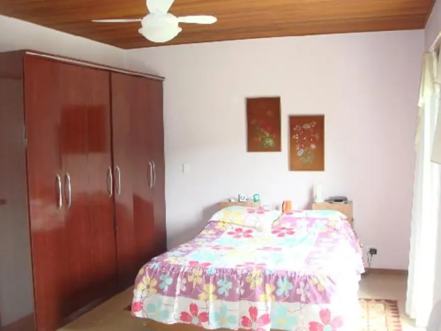 Foto 3 de Casa de Condomínio com 3 quartos à venda, 1660m2 em Arujázinho I, II e III, Aruja - SP