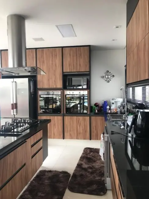 Foto 2 de Casa de Condomínio com 4 quartos para alugar, 390m2 em Jardim das Cerejeiras, Aruja - SP