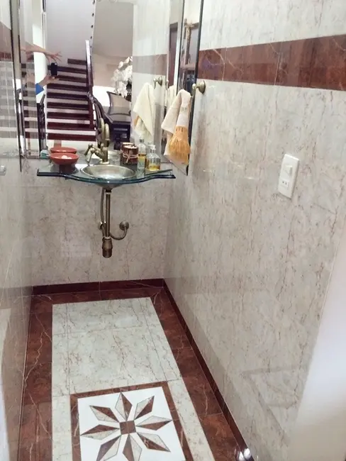 Foto 4 de Casa de Condomínio à venda, 300m2 em Aruja - SP