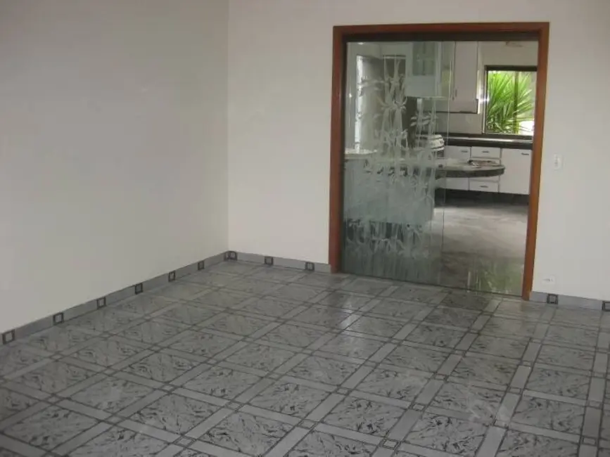 Casa de Condomínio com 4 quartos para alugar, 750m2 em Arujázinho IV, Aruja - SP - imagem 5 Foto 5 de Casa de Condomínio com 4 quartos para alugar, 750m2 em Arujázinho IV, Aruja - SP