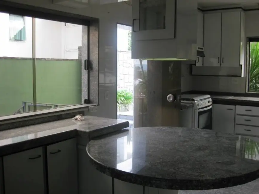 Casa de Condomínio com 4 quartos para alugar, 750m2 em Arujázinho IV, Aruja - SP - imagem 4 Foto 4 de Casa de Condomínio com 4 quartos para alugar, 750m2 em Arujázinho IV, Aruja - SP