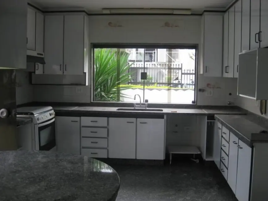 Casa de Condomínio com 4 quartos para alugar, 750m2 em Arujázinho IV, Aruja - SP - imagem 3 Foto 3 de Casa de Condomínio com 4 quartos para alugar, 750m2 em Arujázinho IV, Aruja - SP