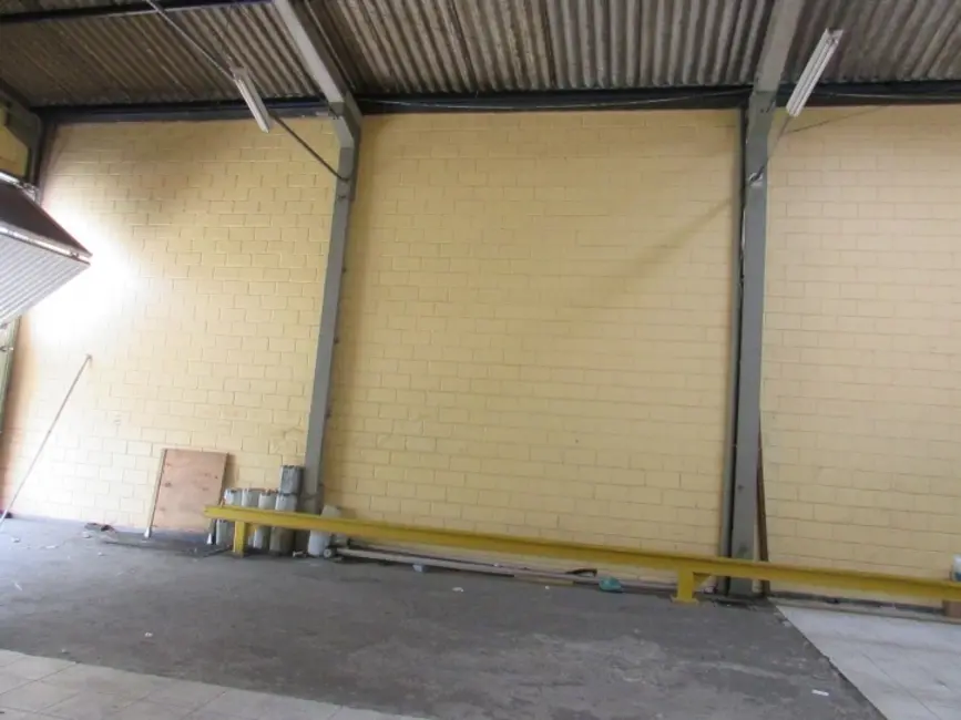 Foto 5 de Armazém / Galpão à venda, 400m2 em Vila São Carlos, Itaquaquecetuba - SP