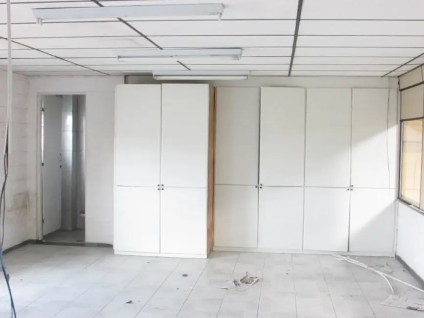 Foto 3 de Armazém / Galpão à venda, 400m2 em Vila São Carlos, Itaquaquecetuba - SP