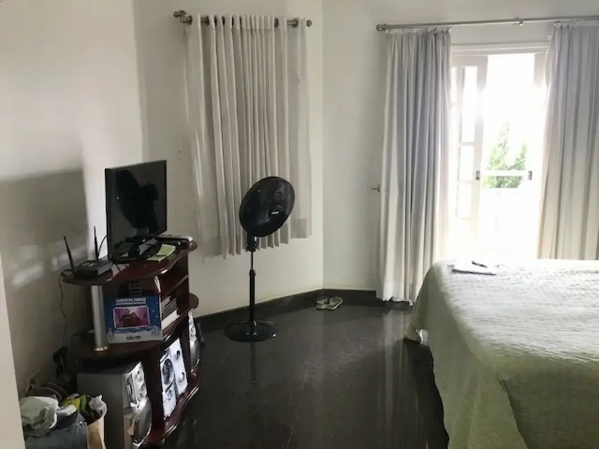 Foto 3 de Casa com 3 quartos à venda, 1000m2 em Jordanópolis, Aruja - SP