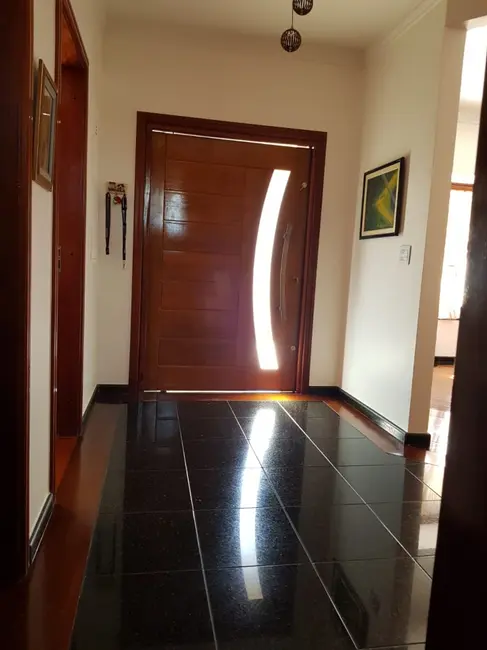 Foto 3 de Casa de Condomínio com 5 quartos à venda e para alugar, 1200m2 em Aruja - SP