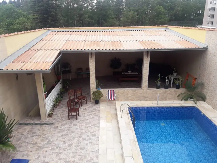 Foto 2 de Casa à venda, 300m2 em Jordanópolis, Aruja - SP