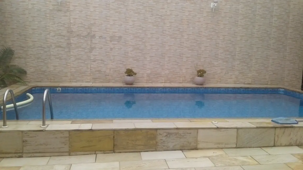 Foto 4 de Casa à venda, 300m2 em Jordanópolis, Aruja - SP