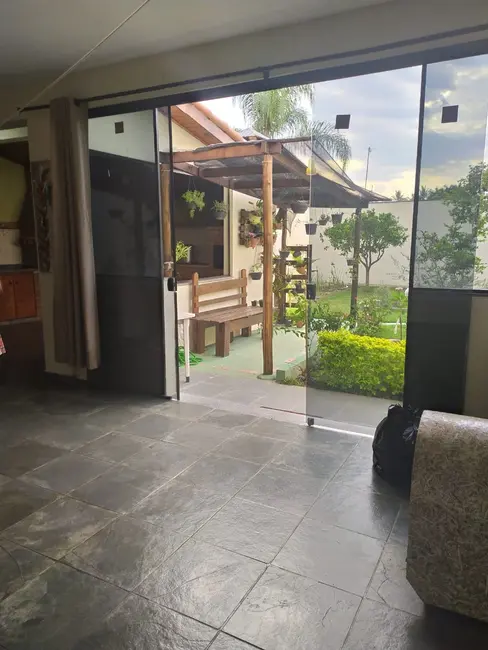 Foto 2 de Casa com 4 quartos à venda, 300m2 em Vila Oliveira, Mogi Das Cruzes - SP