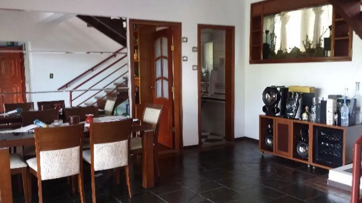 Foto 4 de Casa de Condomínio com 4 quartos à venda, 1260m2 em Caputera, Aruja - SP