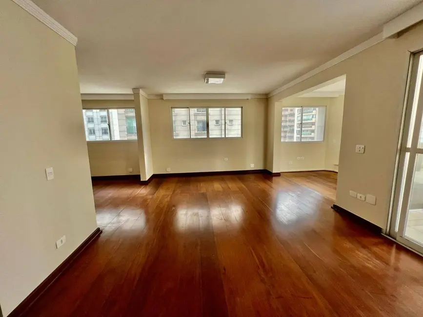 Foto 3 de Apartamento com 4 quartos para alugar, 240m2 em Itaim Bibi, São Paulo - SP