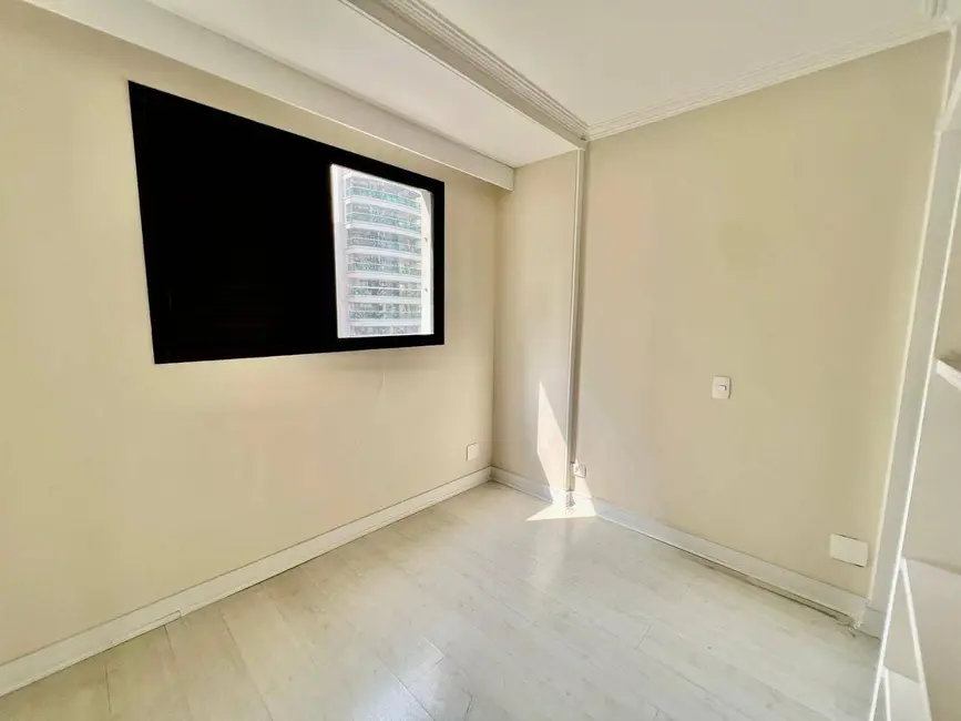 Foto 9 de Apartamento com 4 quartos para alugar, 240m2 em Itaim Bibi, São Paulo - SP