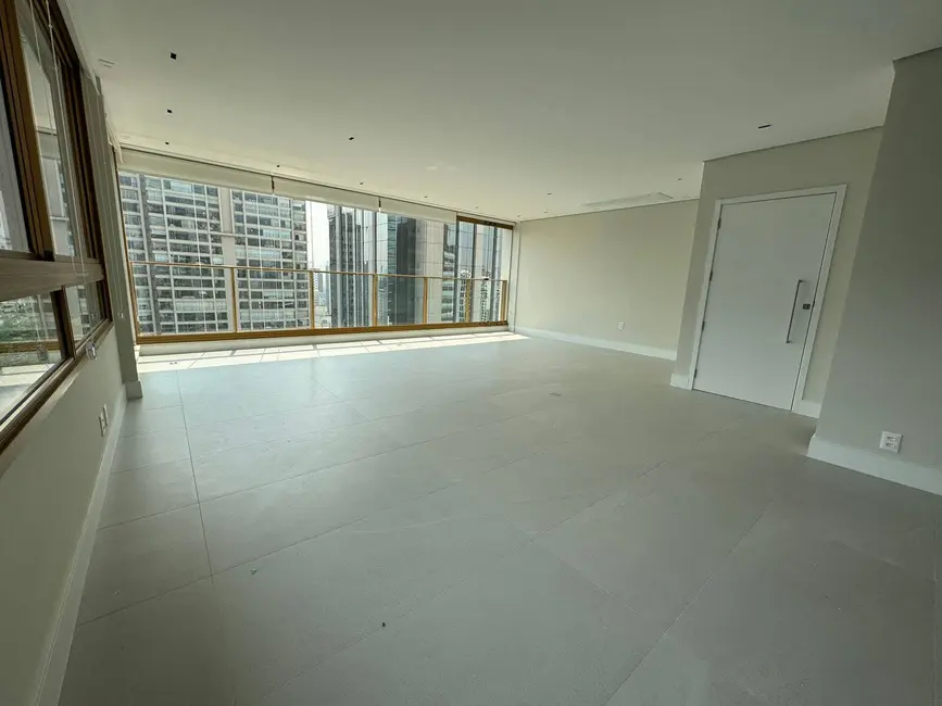 Foto 5 de Apartamento com 3 quartos para alugar, 147m2 em Itaim Bibi, São Paulo - SP