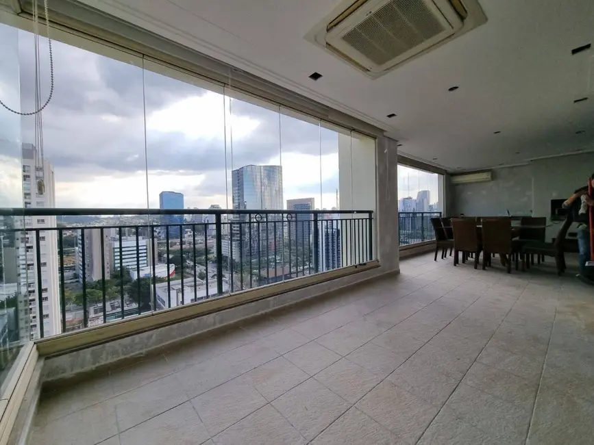 Apartamento com 4 quartos para alugar, 178m2 em São Paulo - SP - imagem 2 Foto 2 de Apartamento com 4 quartos para alugar, 178m2 em São Paulo - SP