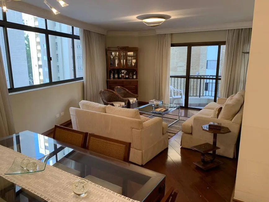 Apartamento com 3 quartos à venda, 118m2 em Moema, São Paulo - SP - imagem 2 Foto 2 de Apartamento com 3 quartos à venda, 118m2 em Moema, São Paulo - SP