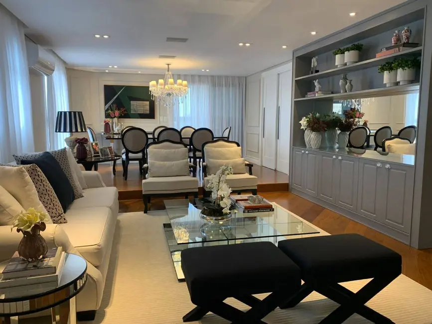 Apartamento com 4 quartos à venda, 250m2 em Moema, São Paulo - SP - imagem 2 Foto 2 de Apartamento com 4 quartos à venda, 250m2 em Moema, São Paulo - SP