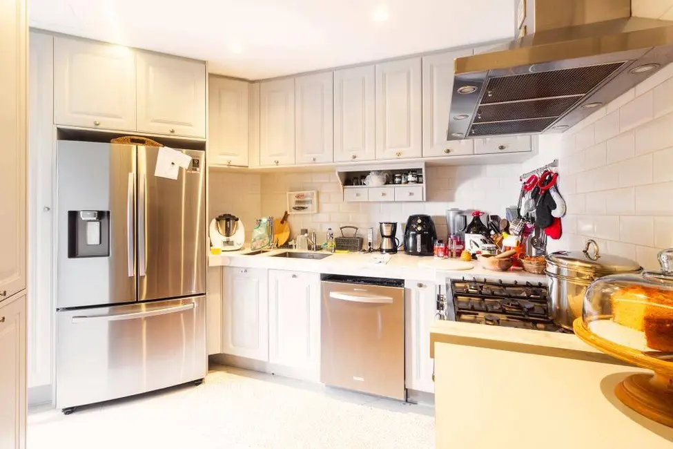 Apartamento com 3 quartos para alugar, 215m2 em Moema, São Paulo - SP - imagem 8 Foto 8 de Apartamento com 3 quartos para alugar, 215m2 em Moema, São Paulo - SP