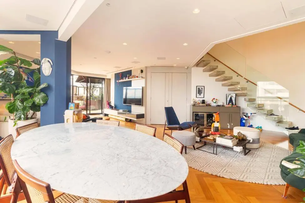 Apartamento com 3 quartos para alugar, 215m2 em Moema, São Paulo - SP - imagem 5 Foto 5 de Apartamento com 3 quartos para alugar, 215m2 em Moema, São Paulo - SP