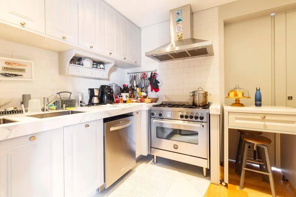 Apartamento com 3 quartos para alugar, 215m2 em Moema, São Paulo - SP - imagem 7 Foto 7 de Apartamento com 3 quartos para alugar, 215m2 em Moema, São Paulo - SP