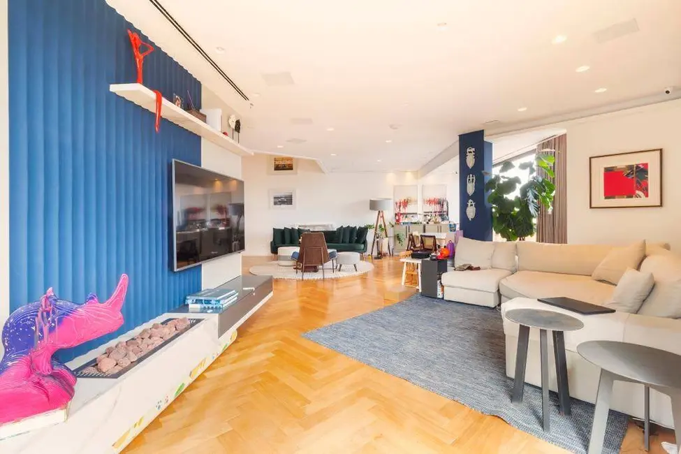 Apartamento com 3 quartos para alugar, 215m2 em Moema, São Paulo - SP - imagem 2 Foto 2 de Apartamento com 3 quartos para alugar, 215m2 em Moema, São Paulo - SP