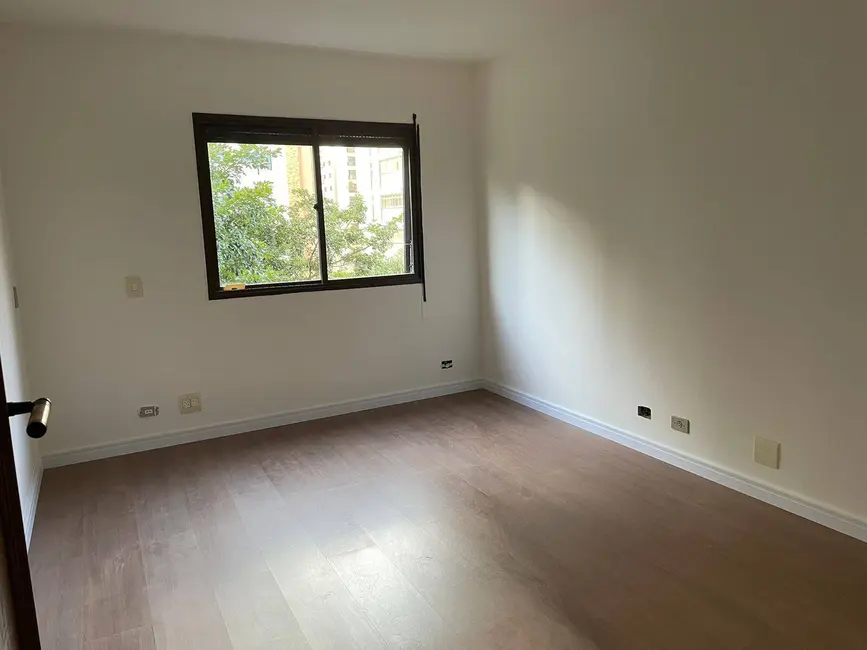 Foto 2 de Apartamento com 3 quartos à venda, 190m2 em Vila Uberabinha, São Paulo - SP