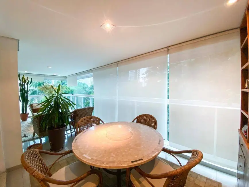 Foto 4 de Apartamento com 3 quartos para alugar, 201m2 em Itaim Bibi, São Paulo - SP