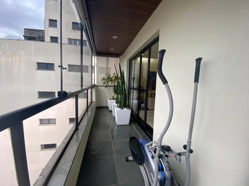 Apartamento com 3 quartos à venda, 248m2 em Moema, São Paulo - SP - imagem 8 Foto 8 de Apartamento com 3 quartos à venda, 248m2 em Moema, São Paulo - SP