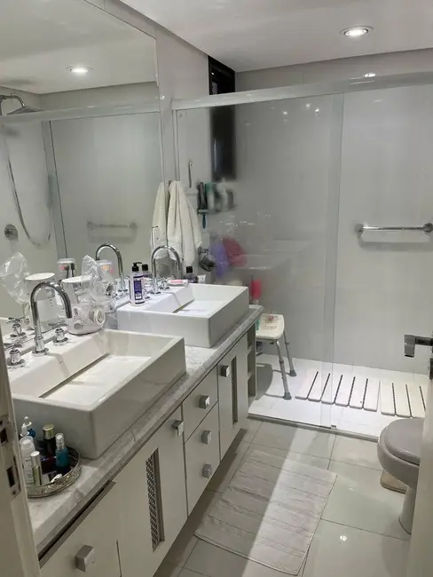 Apartamento com 3 quartos à venda e para alugar, 250m2 em Vila Andrade, São Paulo - SP - imagem 8 Foto 8 de Apartamento com 3 quartos à venda e para alugar, 250m2 em Vila Andrade, São Paulo - SP