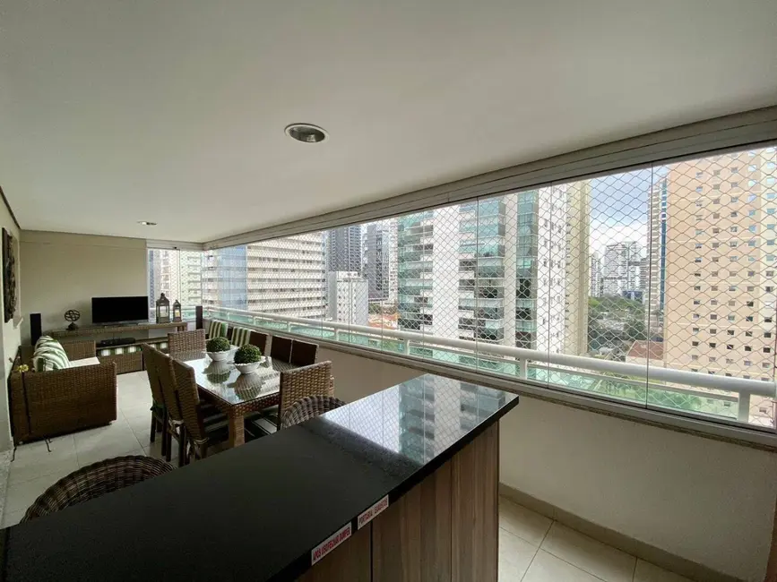 Apartamento com 3 quartos para alugar, 147m2 em São Paulo - SP - imagem 8 Foto 8 de Apartamento com 3 quartos para alugar, 147m2 em São Paulo - SP