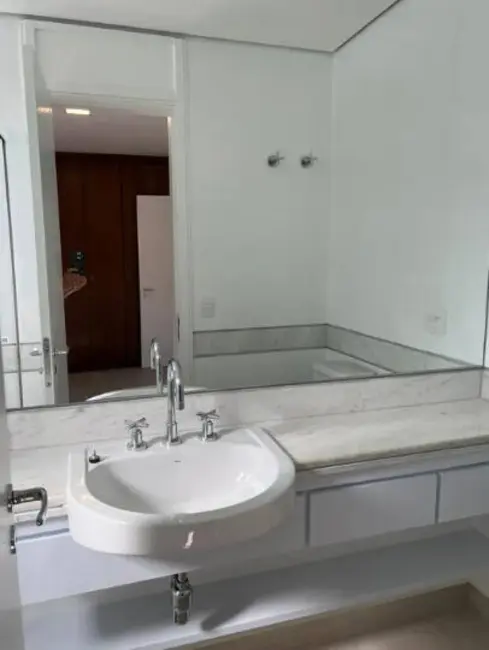 Apartamento com 2 quartos para alugar, 117m2 em Itaim Bibi, São Paulo - SP - imagem 8 Foto 8 de Apartamento com 2 quartos para alugar, 117m2 em Itaim Bibi, São Paulo - SP