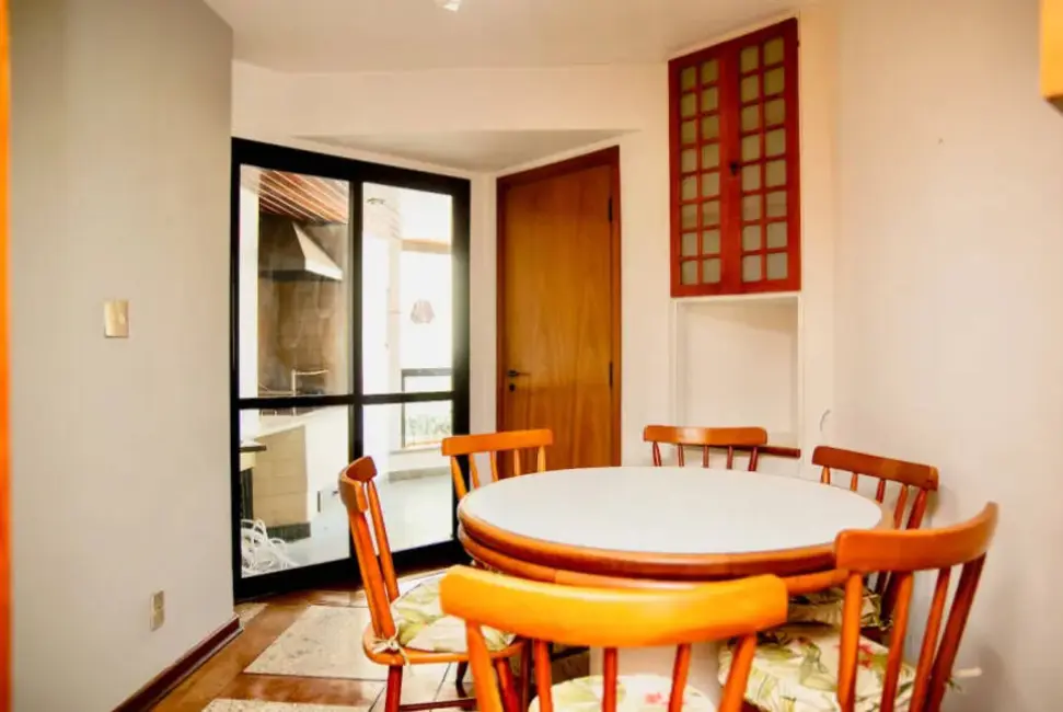 Apartamento com 3 quartos para alugar, 195m2 em Moema, São Paulo - SP - imagem 6 Foto 6 de Apartamento com 3 quartos para alugar, 195m2 em Moema, São Paulo - SP