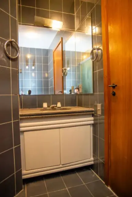 Apartamento com 3 quartos para alugar, 195m2 em Moema, São Paulo - SP - imagem 9 Foto 9 de Apartamento com 3 quartos para alugar, 195m2 em Moema, São Paulo - SP